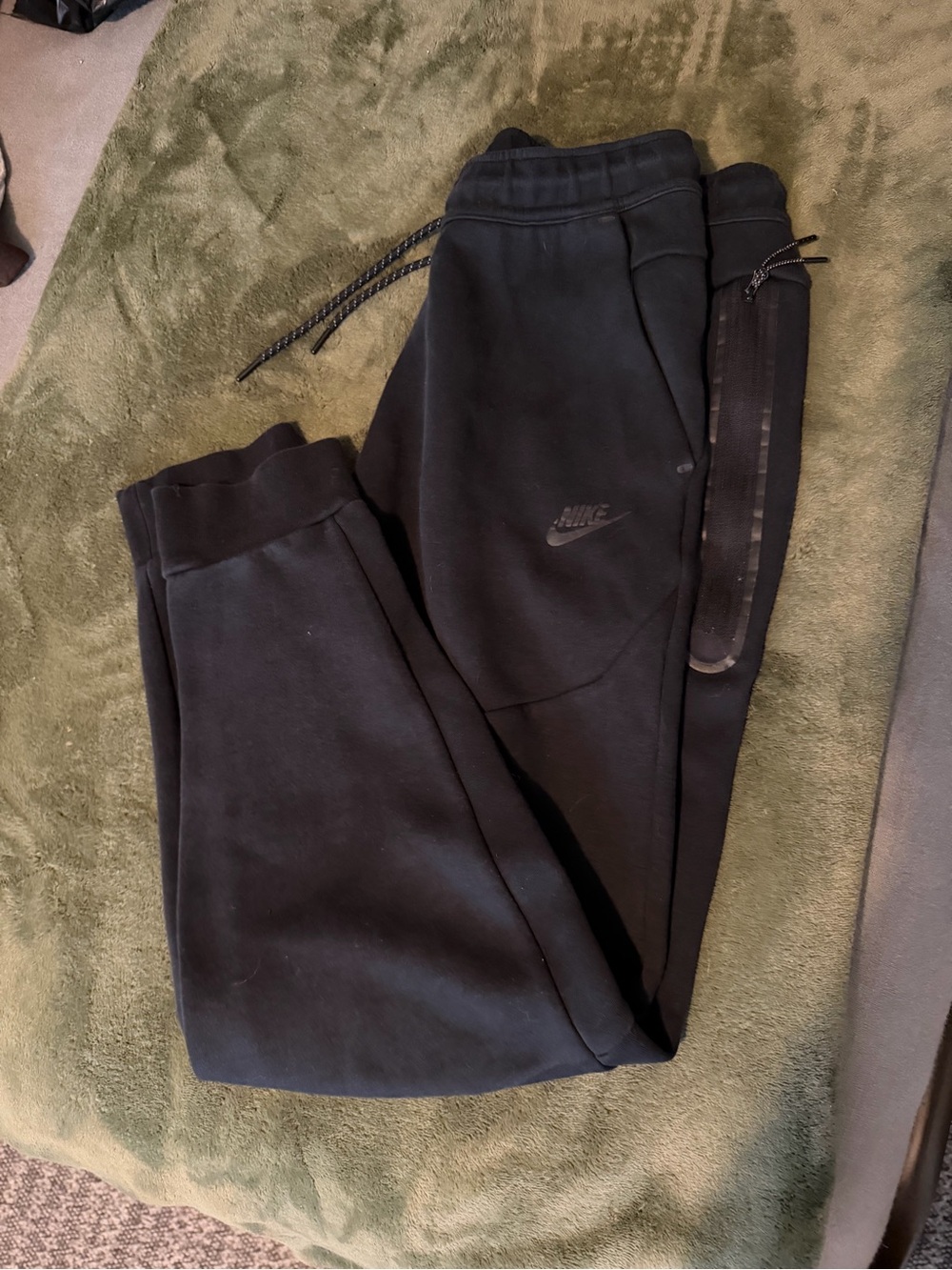 Nike Men’s Medium Black Tech Fleece Jogger Pants